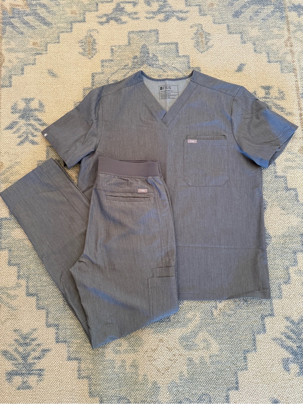 Men’s Figs Classic Scrub Set in Gray